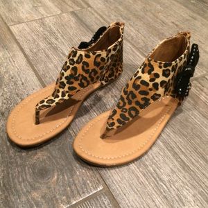 Girl’s Leopard Print Sandals 🐆